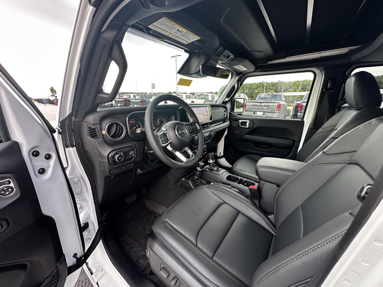 New 2027 Bright White Clear-Coat Paint Jeep Sahara image 9