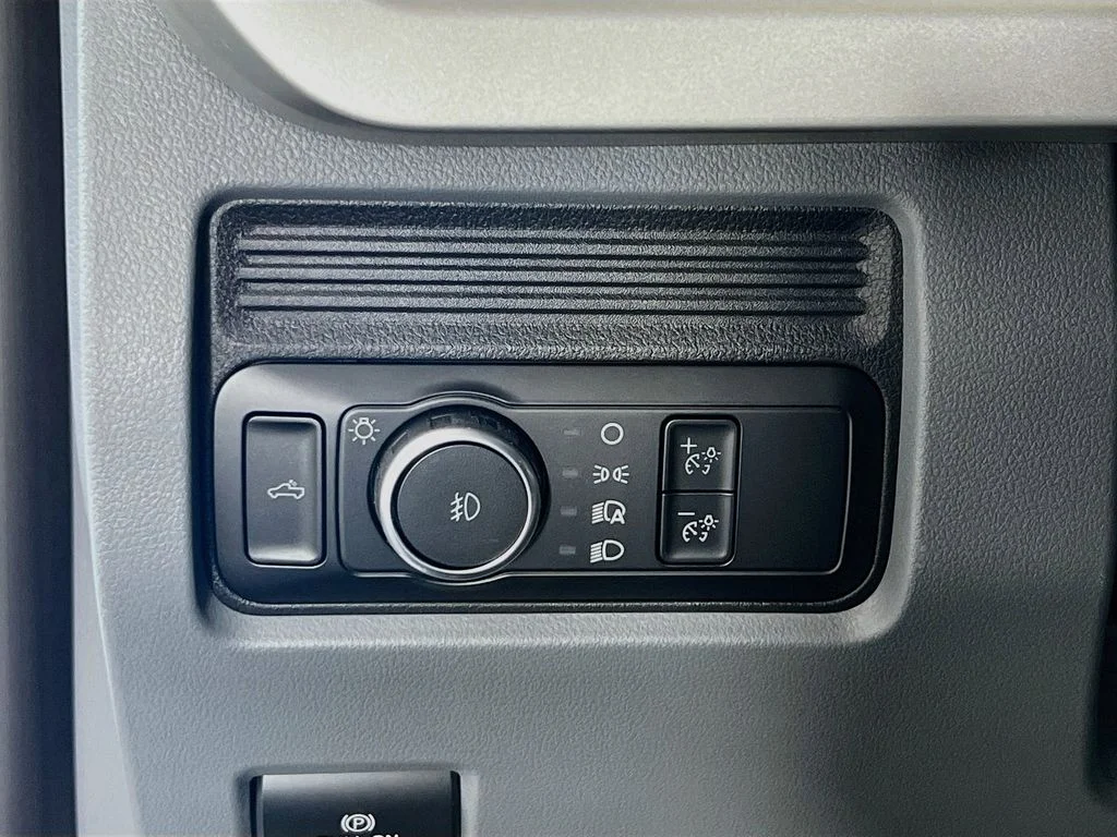 New 2026 Oxford White Ford XLT image 18