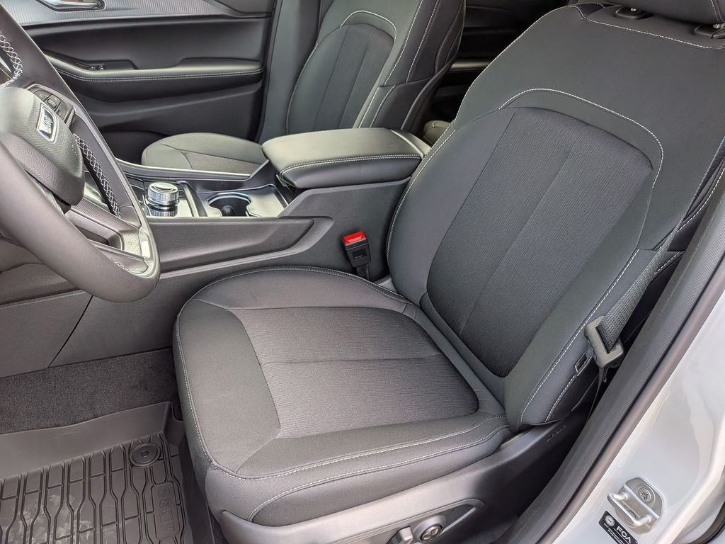 New 2026 Bright White Clear-Coat Exterior Paint Jeep Laredo image 15