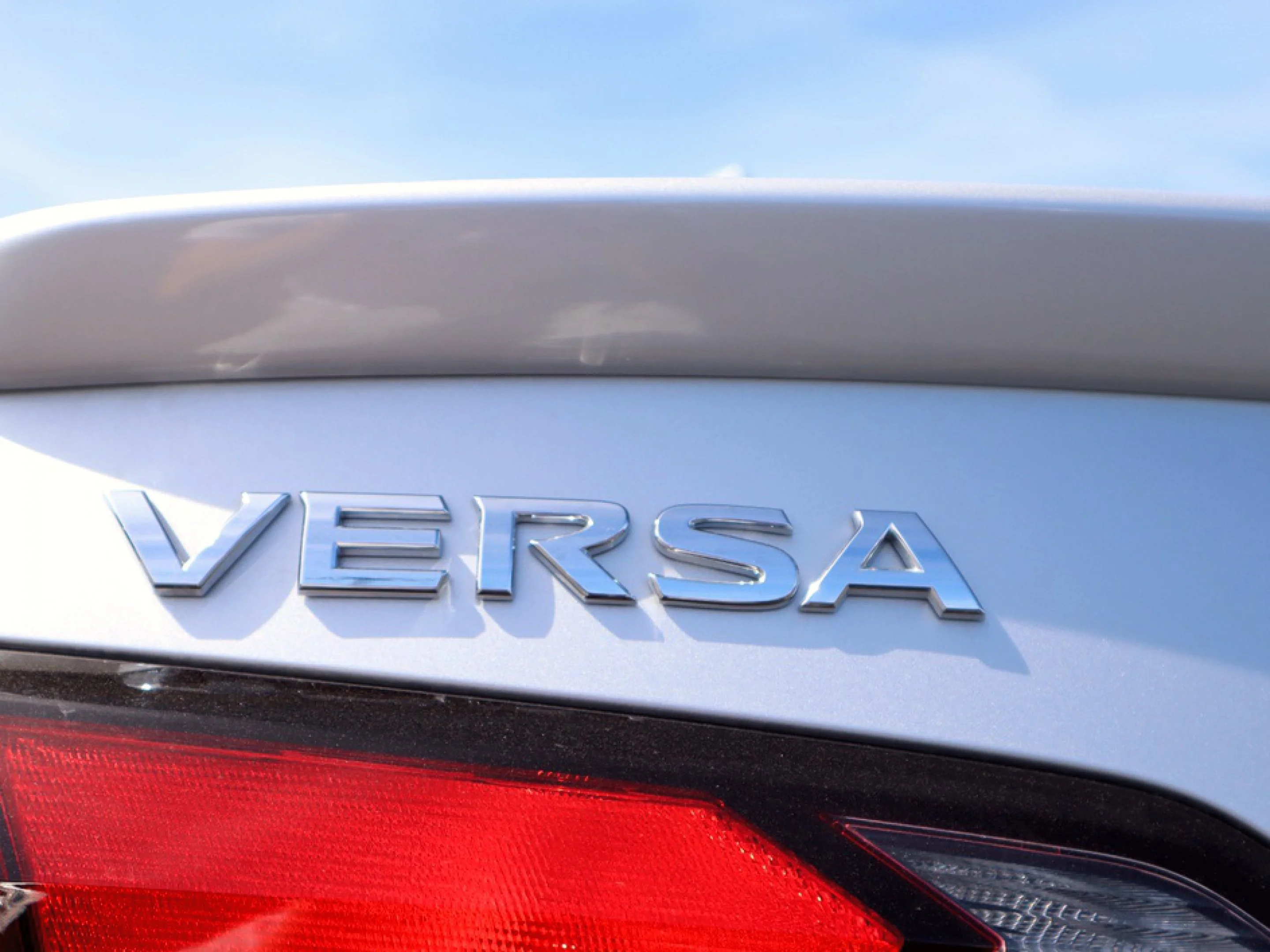 2025 Nissan Versa Sedan SR - Photo 27