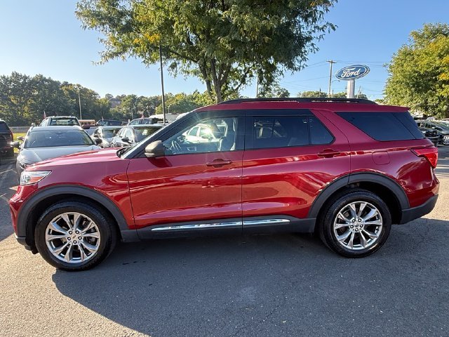 Used 2022 Rapid Red Metallic Tinted Clearcoat Ford XLT image 10
