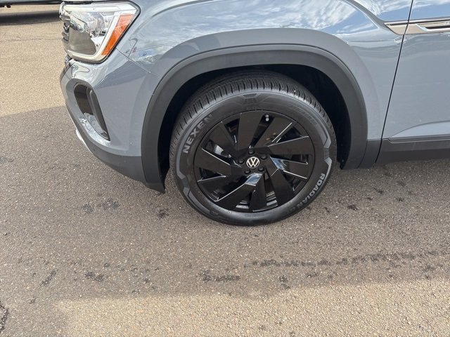 2024 Volkswagen Atlas Cross Sport SE Technology photo 2