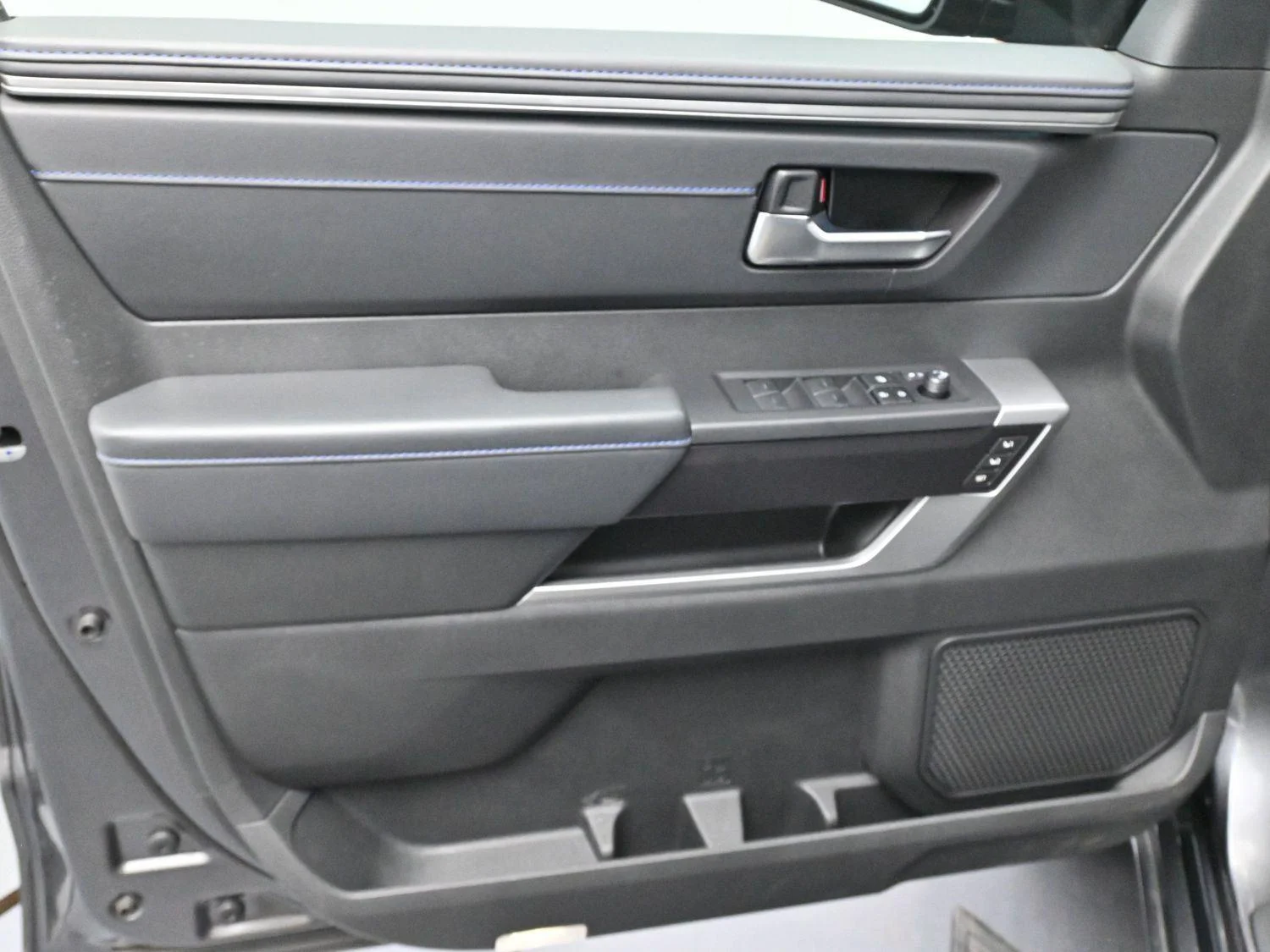 Used 2025 Magnetic Gray Metallic Toyota Platinum Hybrid image 9