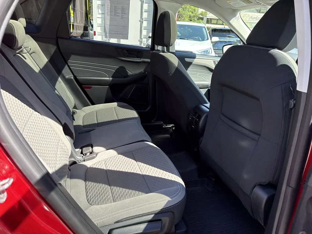 Used 2022 Rapid Red Metallic Tinted Clearcoat Ford SE image 31