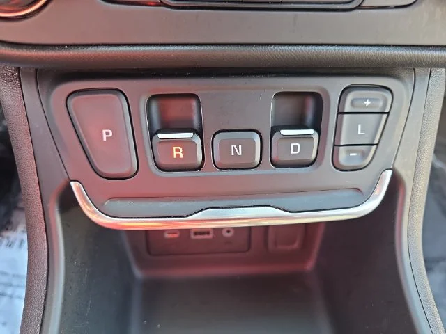 Used 2020 Silver GMC SLE image 25