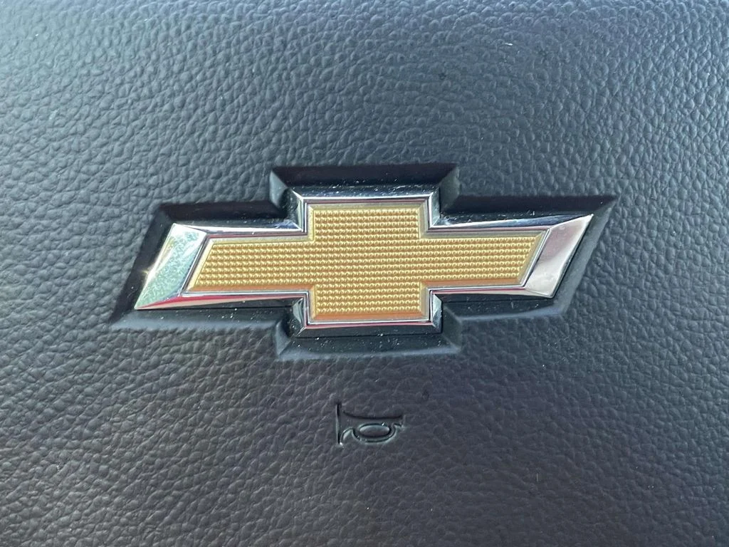 Used 2023 BLACK Chevrolet LT image 29