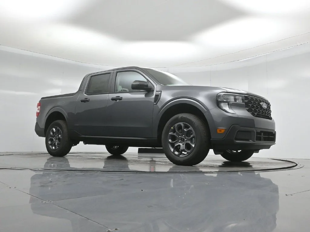 New 2026 Carbonized Gray Metallic Ford XLT image 3