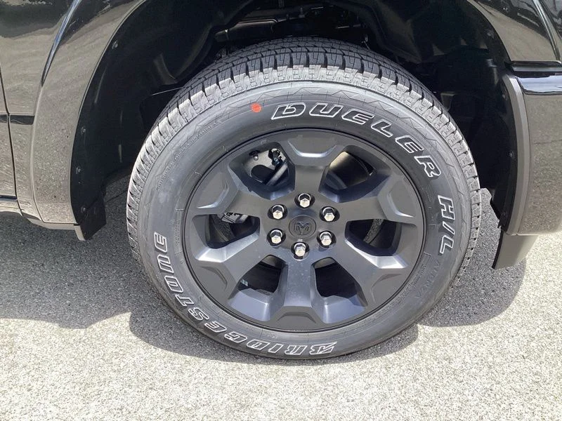 New 2026 Diamond Black Crystal Pearl-Coat Exterior Paint RAM Big Horn/Lone Star image 9