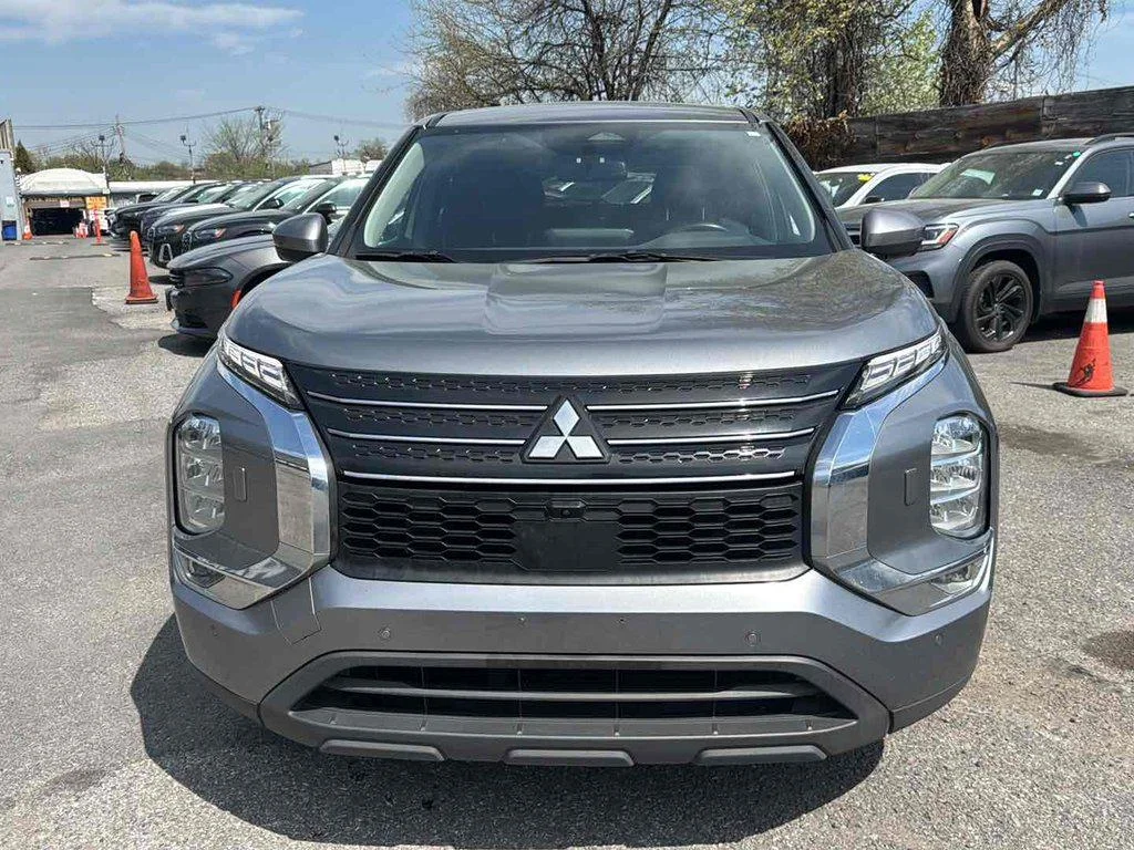 2022 Mitsubishi Outlander SE