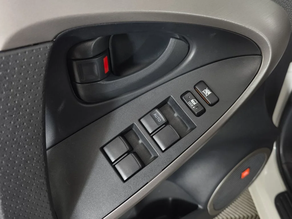 Used 2007 Blizzard Pearl Toyota Limited image 20
