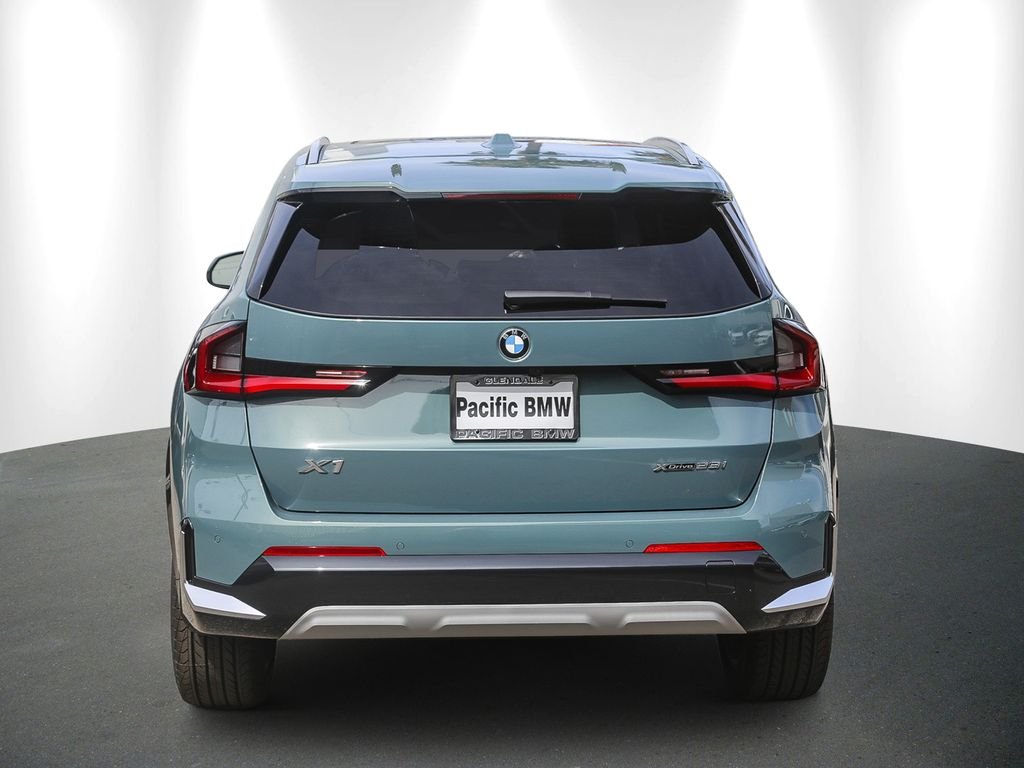 New 2026 Cape York Green Metallic BMW xDrive28i image 5