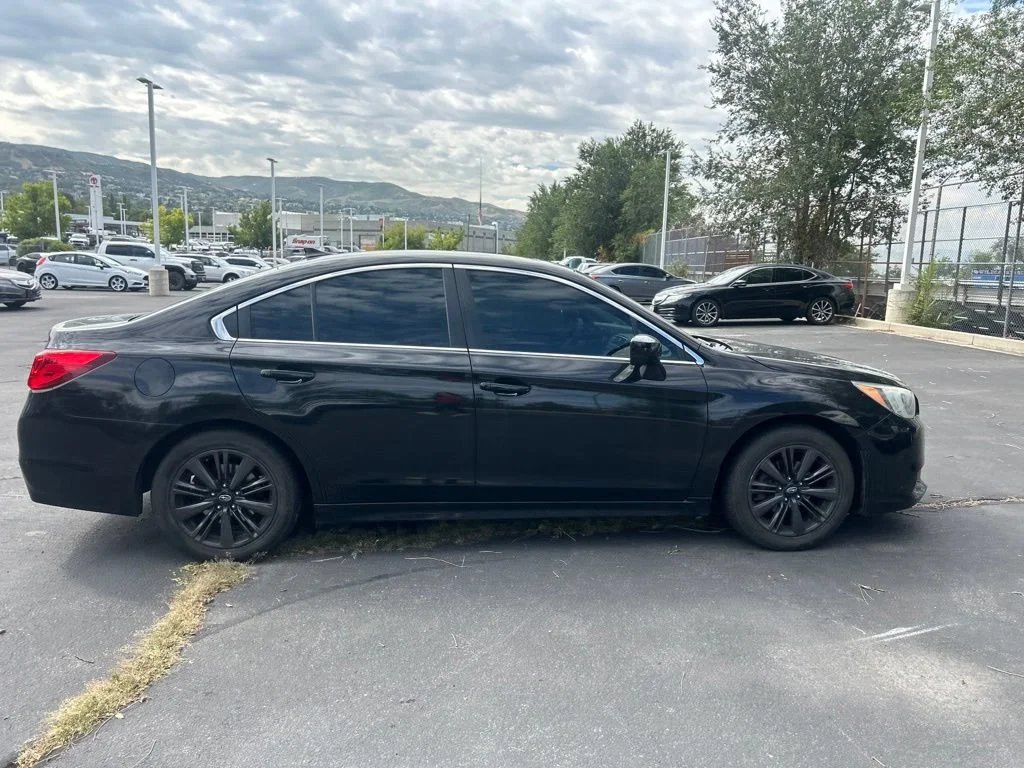 Used 2017 Crystal Black Silica Subaru 2.5i image 4