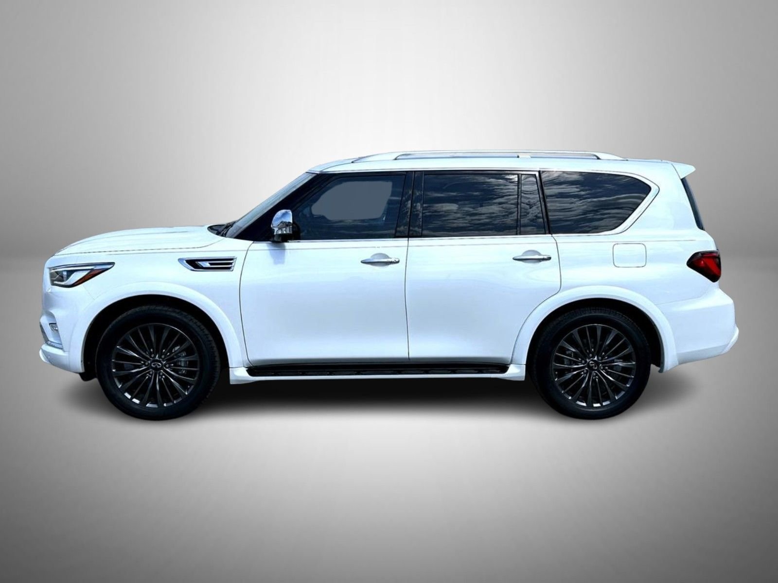 Used 2023 White INFINITI Sensory image 8