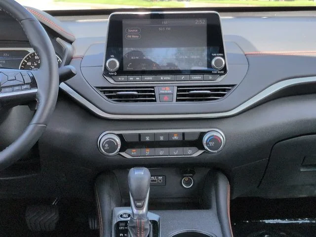 Used 2019 White Nissan 2.5 SR image 17