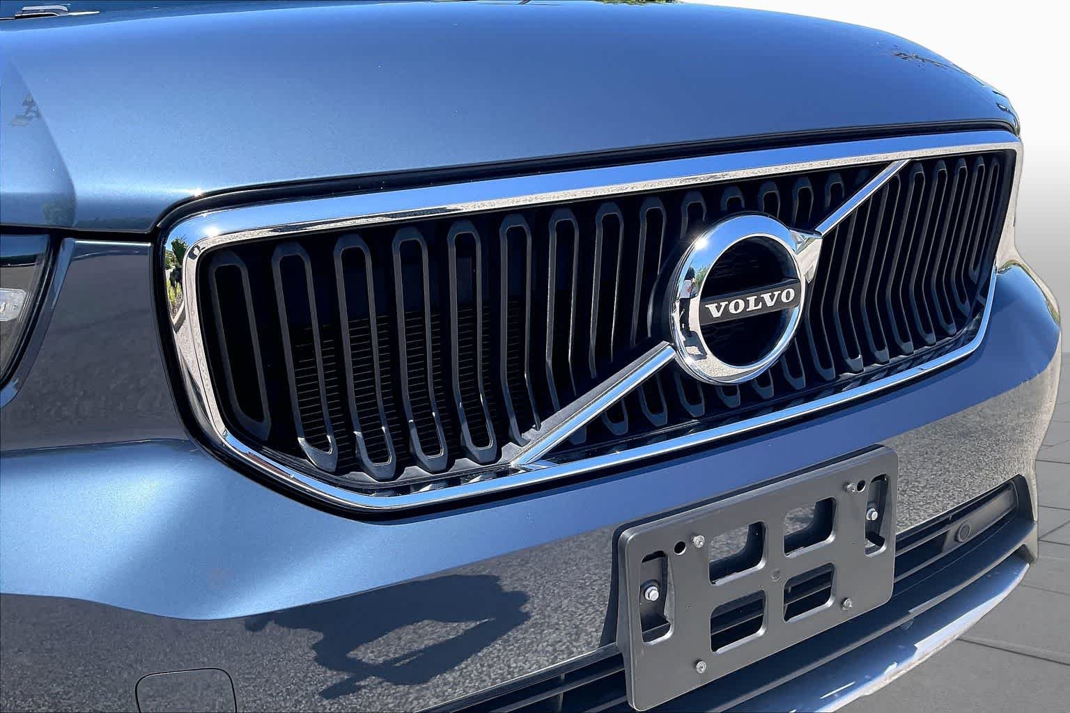 Used 2022 Denim Blue Metallic Volvo Momentum image 31