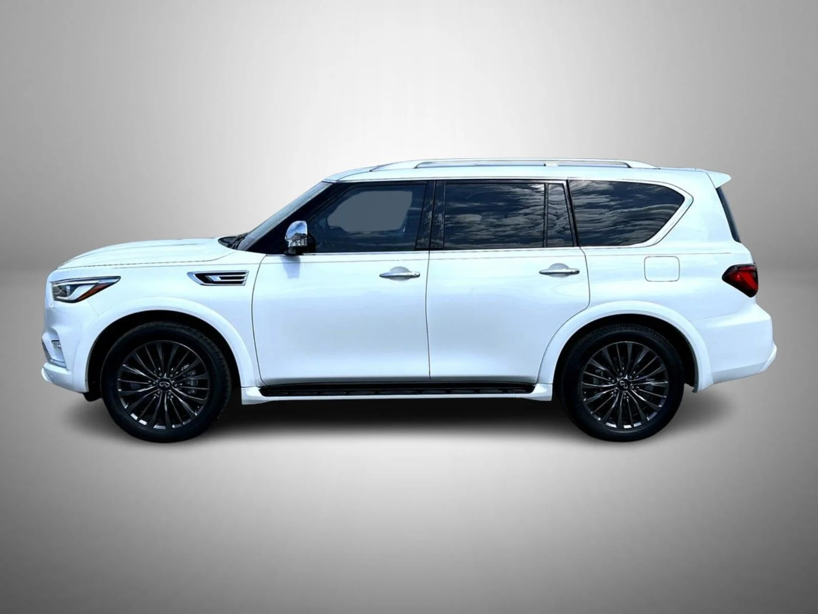 Used 2023 White INFINITI Sensory image 8
