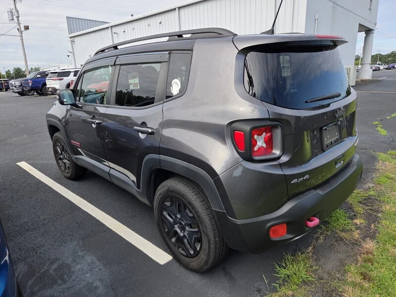 Used 2018 Crystal Metallic JEEP TRAILHAWK image 7