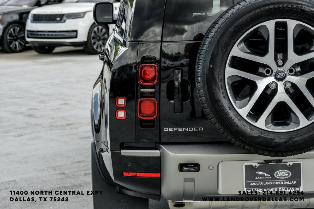 Used 2025 Black Land Rover X-Dynamic SE image 56