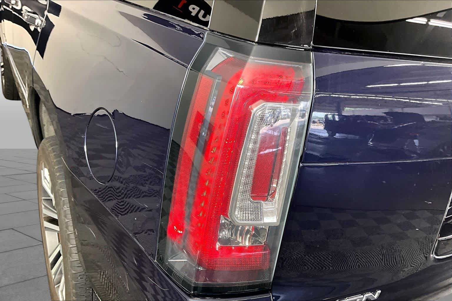 Used 2017 Dark Sapphire Blue Metallic GMC Denali image 25