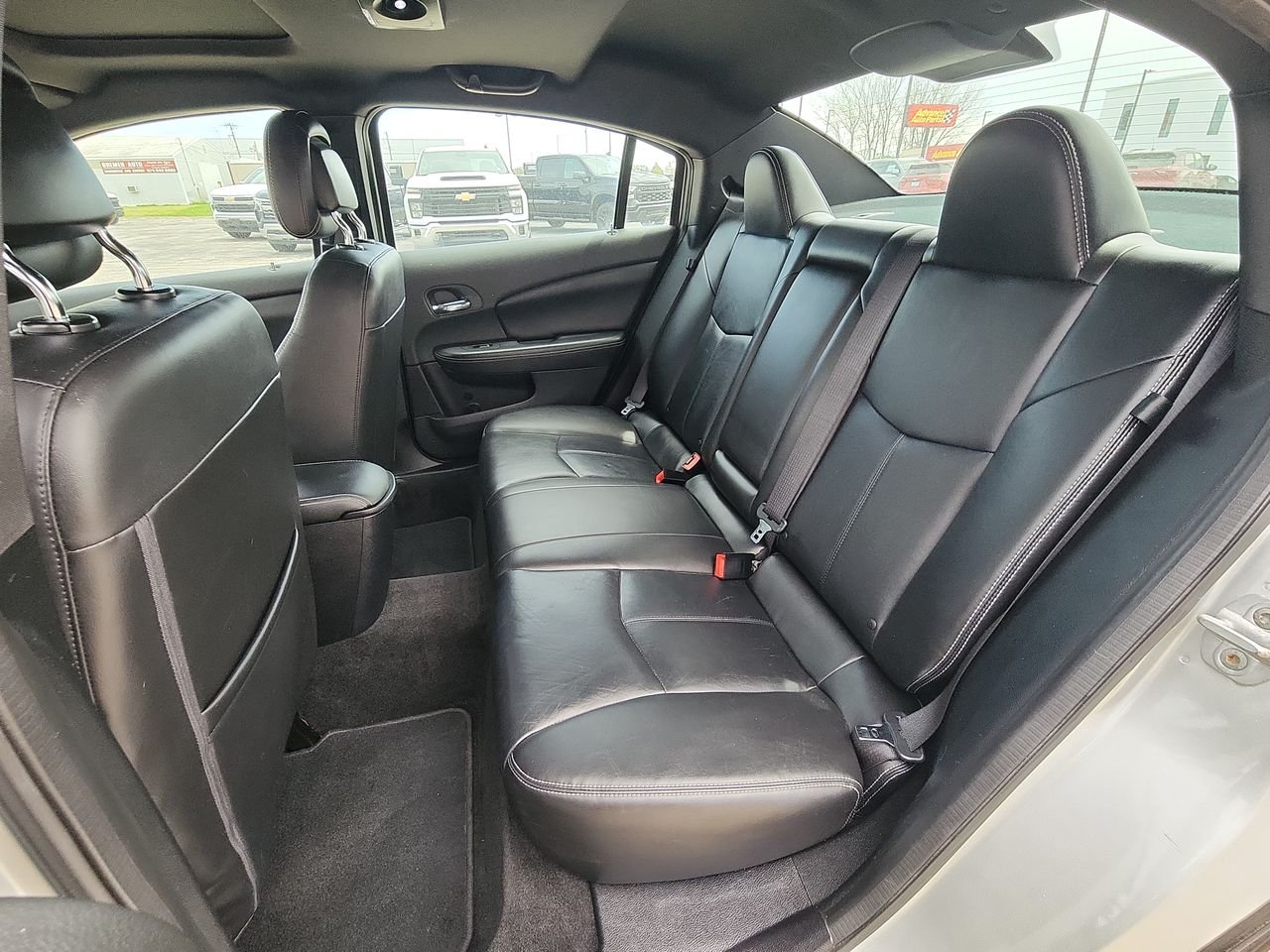 Used 2012  Chrysler Limited image 22