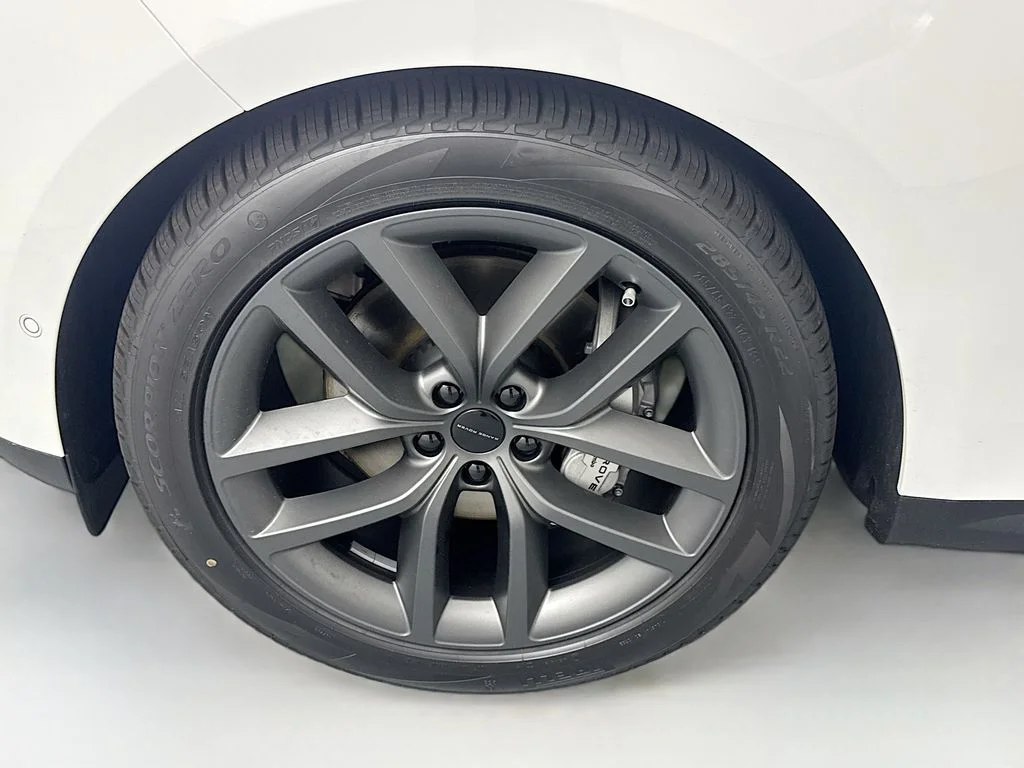New 2026 Fuji White Land Rover SE image 31