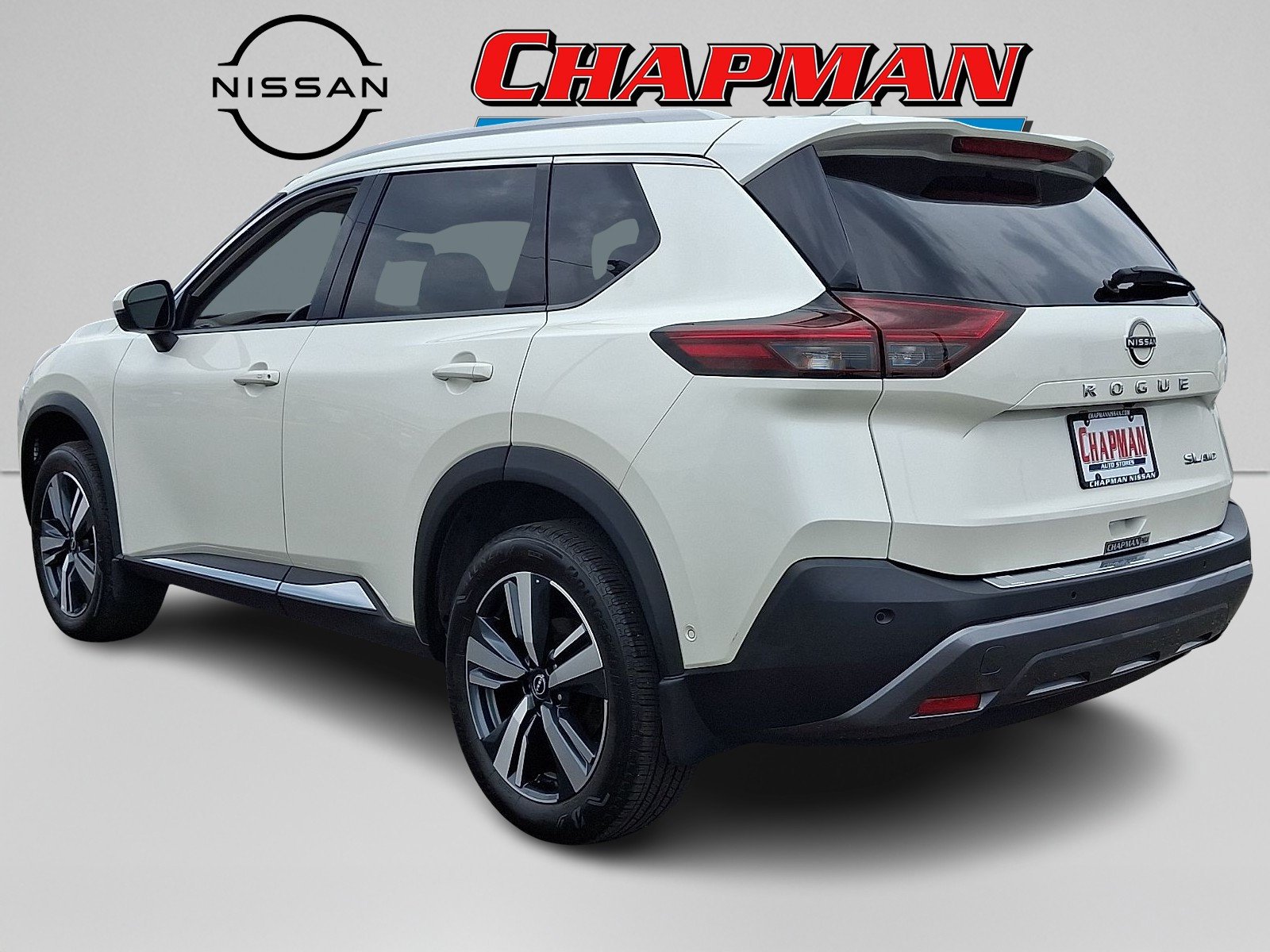 Used 2023 Pearl White Tricoat Nissan SL image 4
