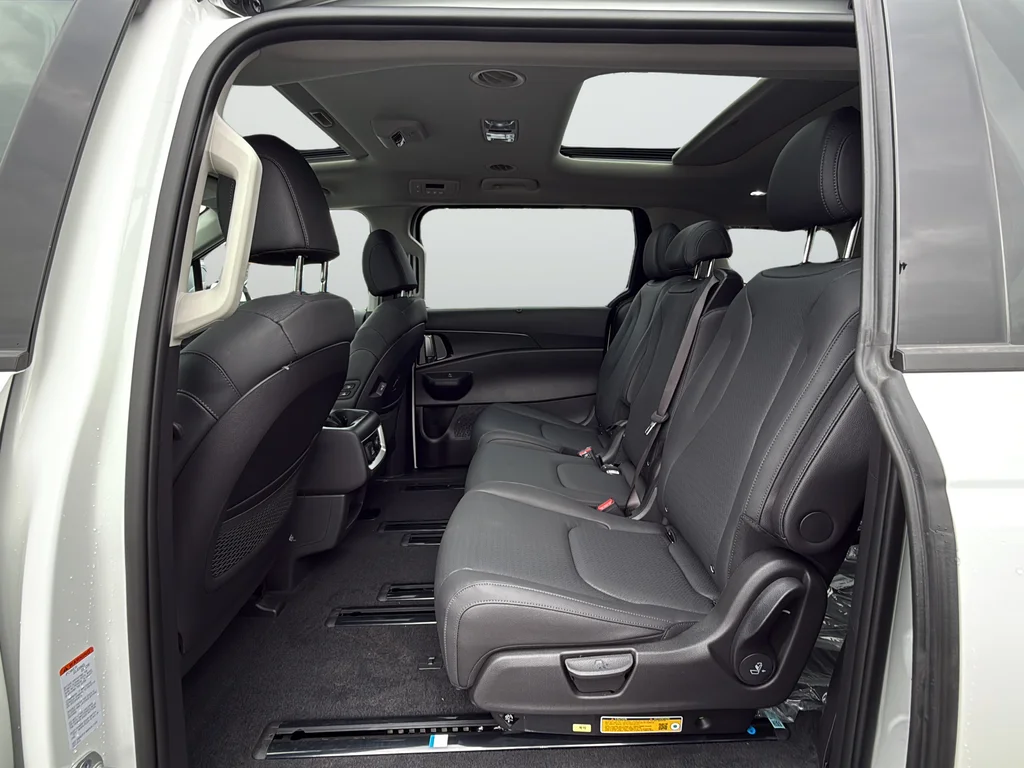 New 2026 Snow White Pearl Kia SX Prestige image 12