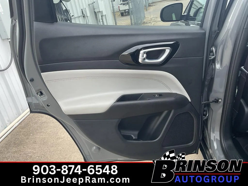 Used 2023 Grey Jeep Limited image 15