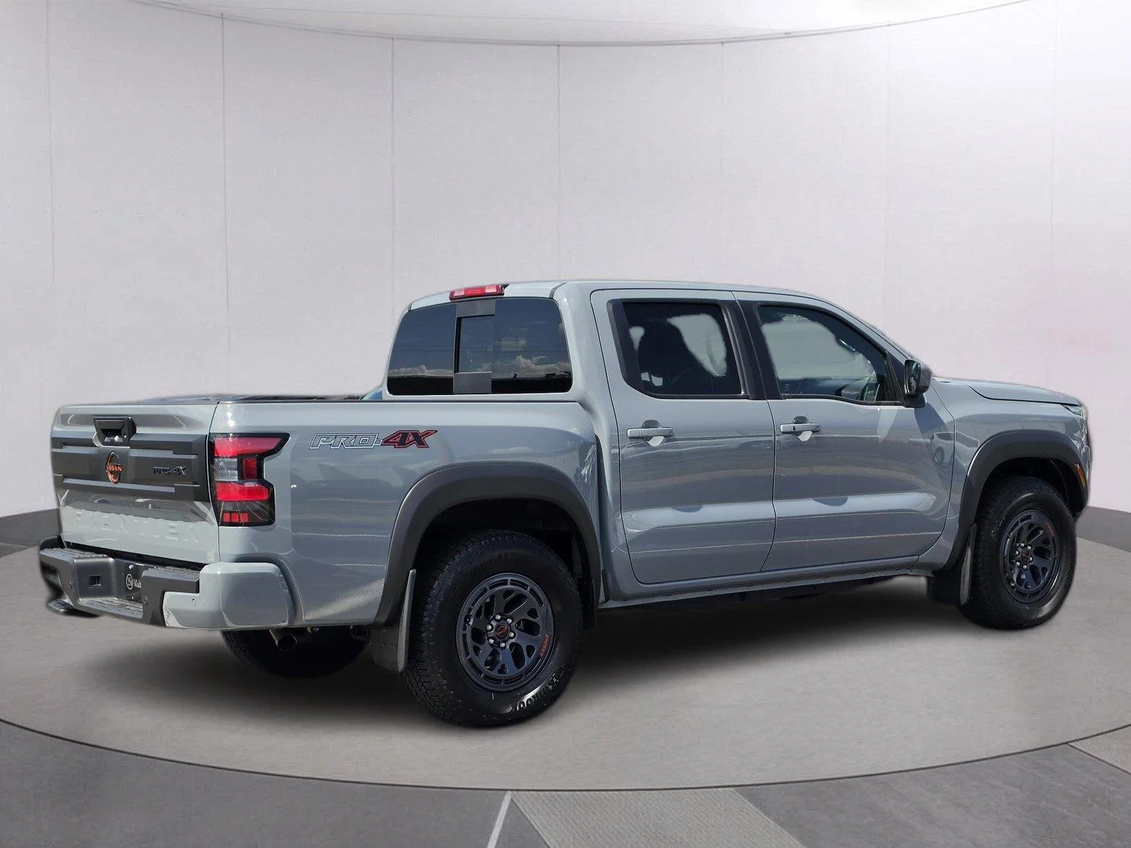 Used 2025 Boulder Gray Pearl Nissan PRO-4X image 5