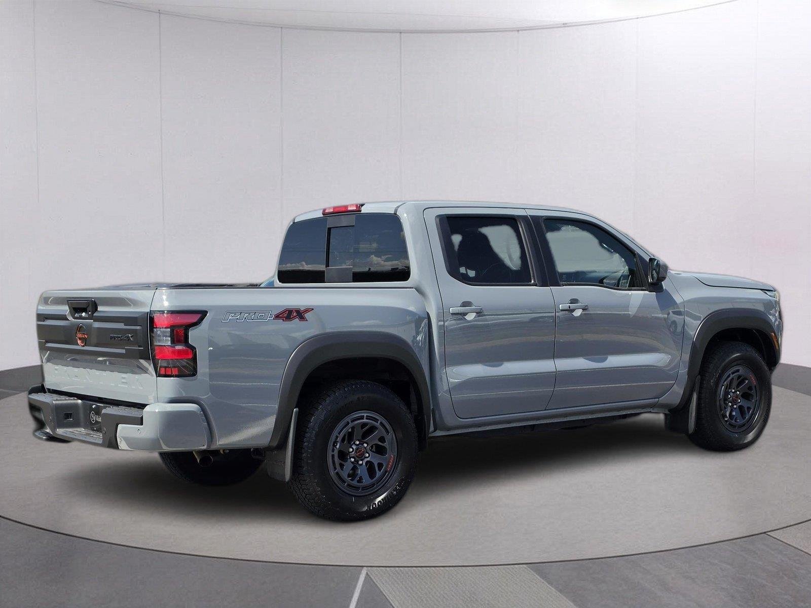 Used 2025 Boulder Gray Pearl Nissan PRO-4X image 5