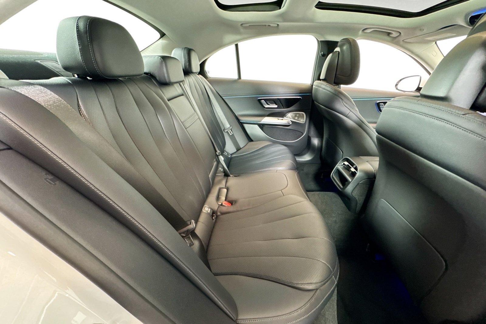 New 2026 Polar White Mercedes-Benz E 350 image 25