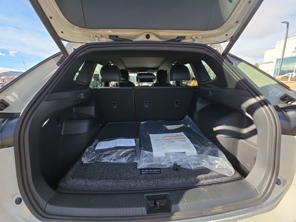 New 2026 Sandstone Volkswagen 2.0T SE R-Line Black image 24