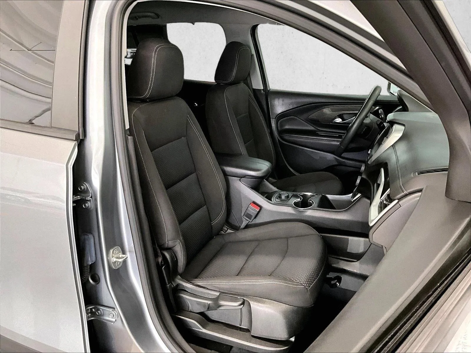 Used 2023 Sterling Metallic GMC SLE image 9