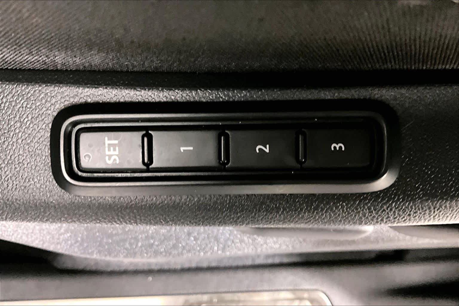 Used 2022 DEEP BLACK PEARL EFFECT Volkswagen 3.6L V6 SEL R-Line Black image 35
