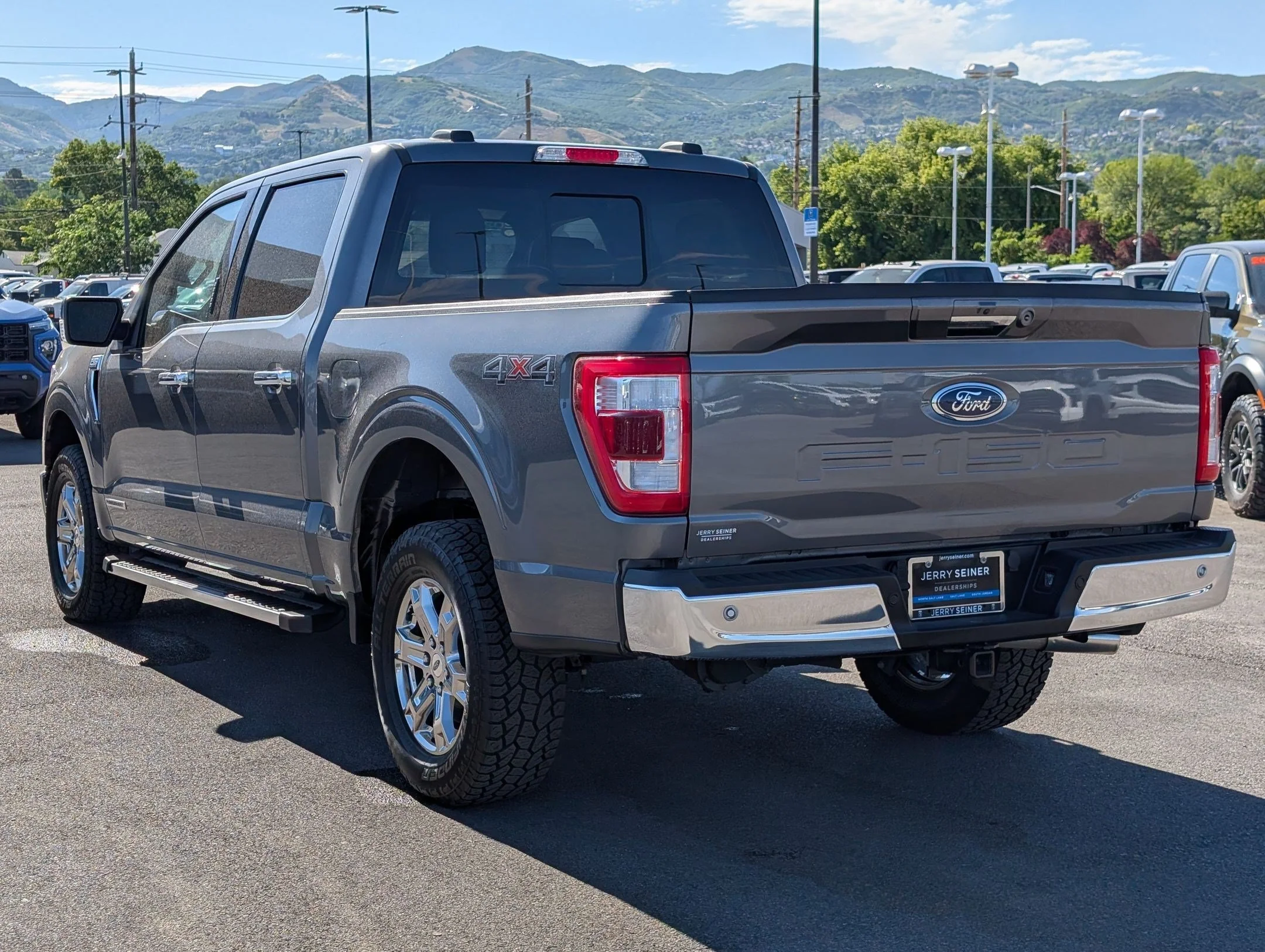 Used 2023 Gray Metallic Ford LARIAT image 4