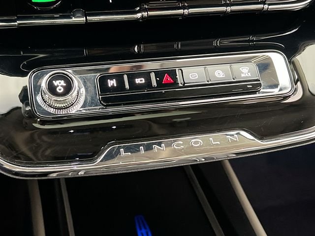 Used 2023 Silver Lincoln Grand Touring image 25