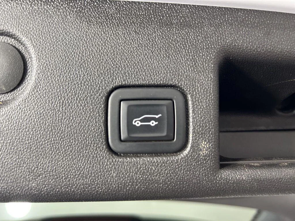 Used 2024 Summit White Chevrolet LT image 20