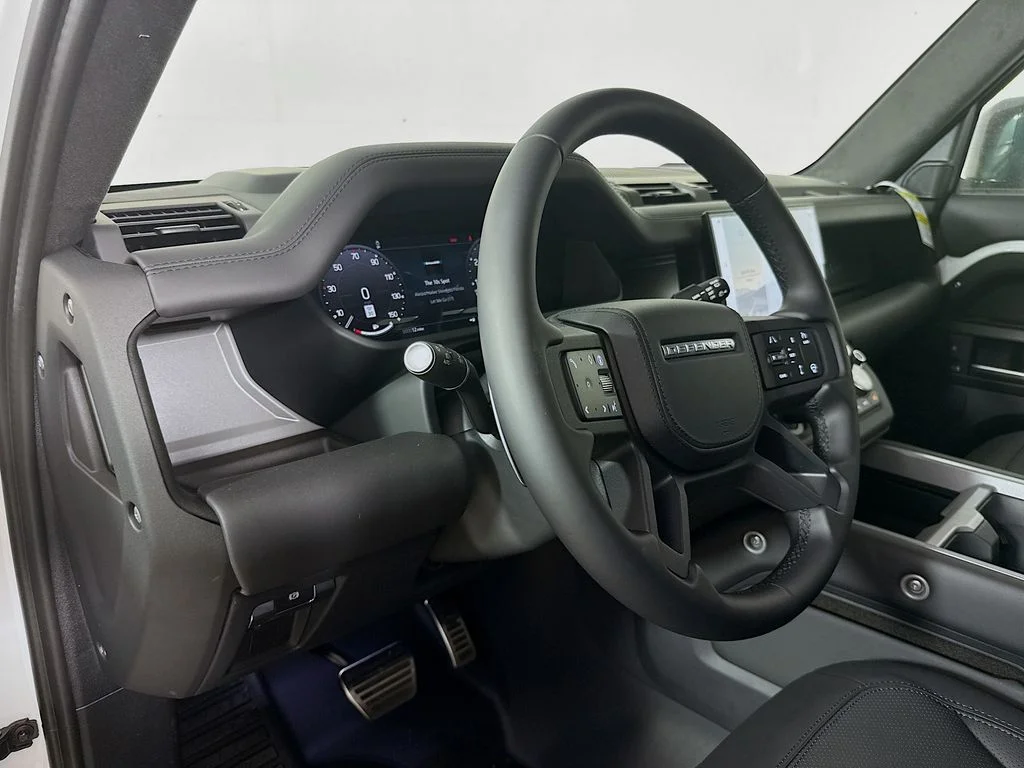 Certified Used 2025 Fuji White Land Rover V8 image 9