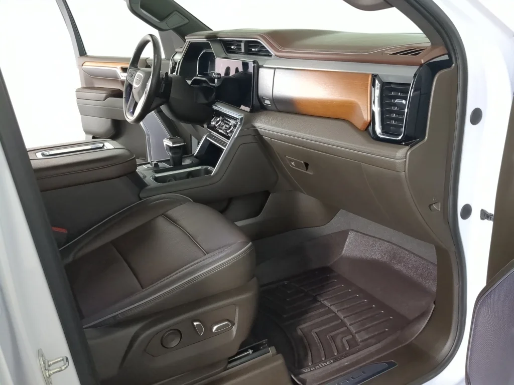 Used 2022 White GMC Denali image 18