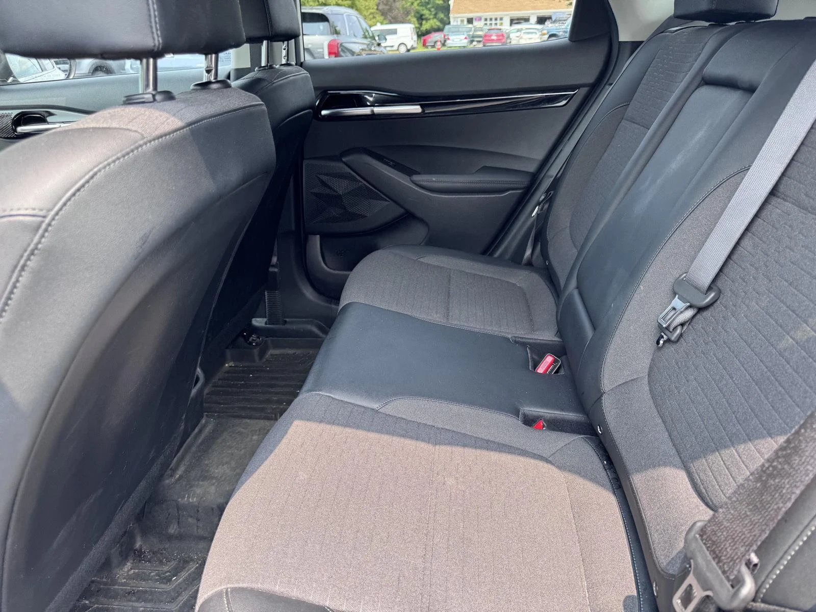 Used 2022 Clear White/Black Roof Kia S image 11