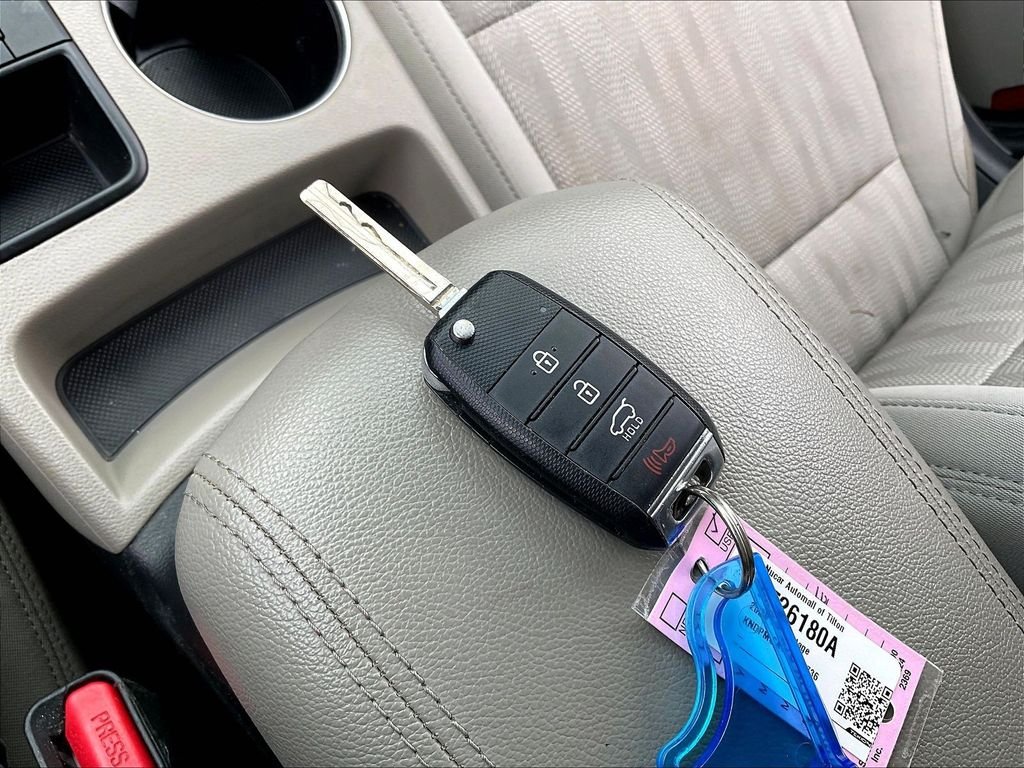 Used 2020 Black Cherry Pearl Kia LX image 27
