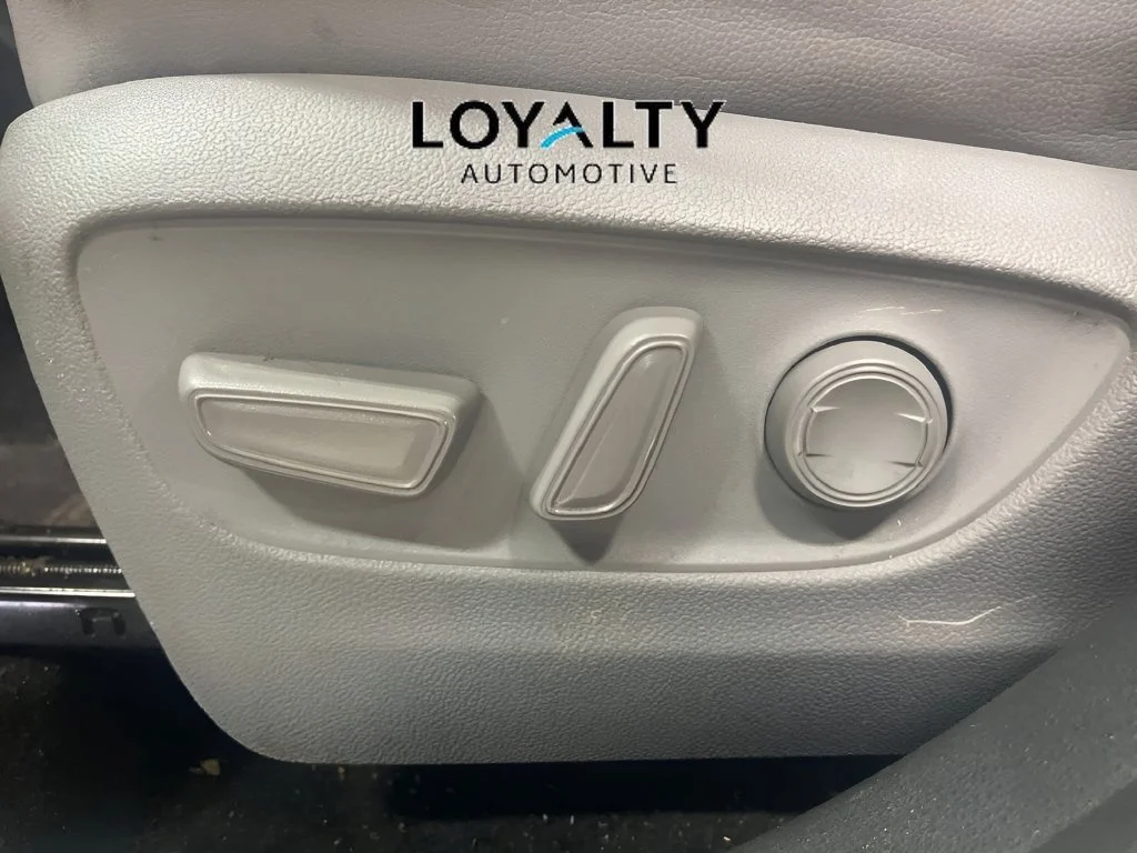 Used 2020 Silver Toyota XLE image 18
