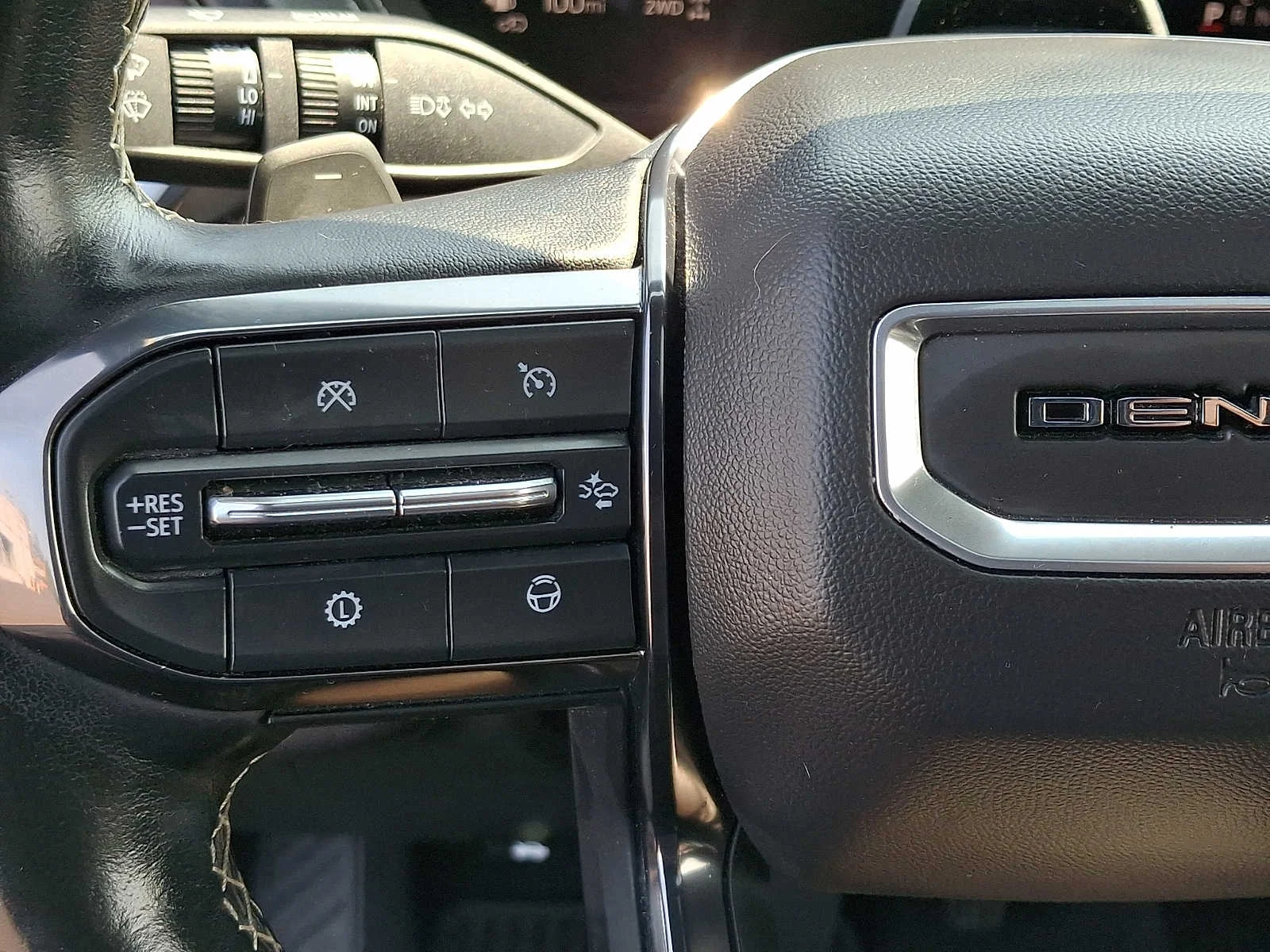 Used 2025 Onyx Black GMC Denali Ultimate image 21