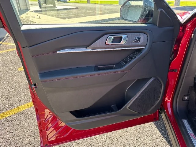 2026 Ford Explorer ST-Line - Photo 18