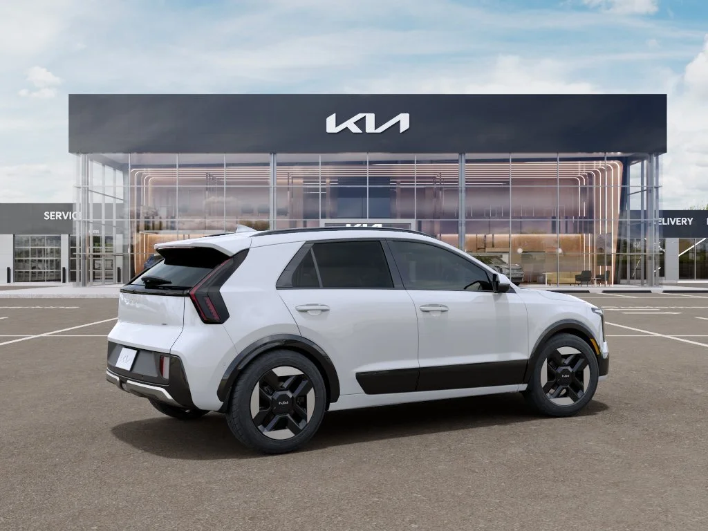 New 2027 Snow White Pearl Kia SX Touring image 6