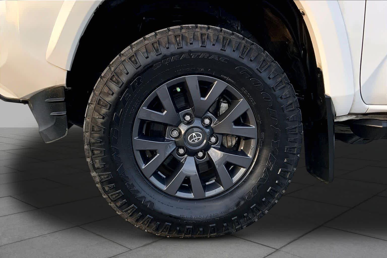 Used 2023 Ice Cap Toyota SR5 image 11