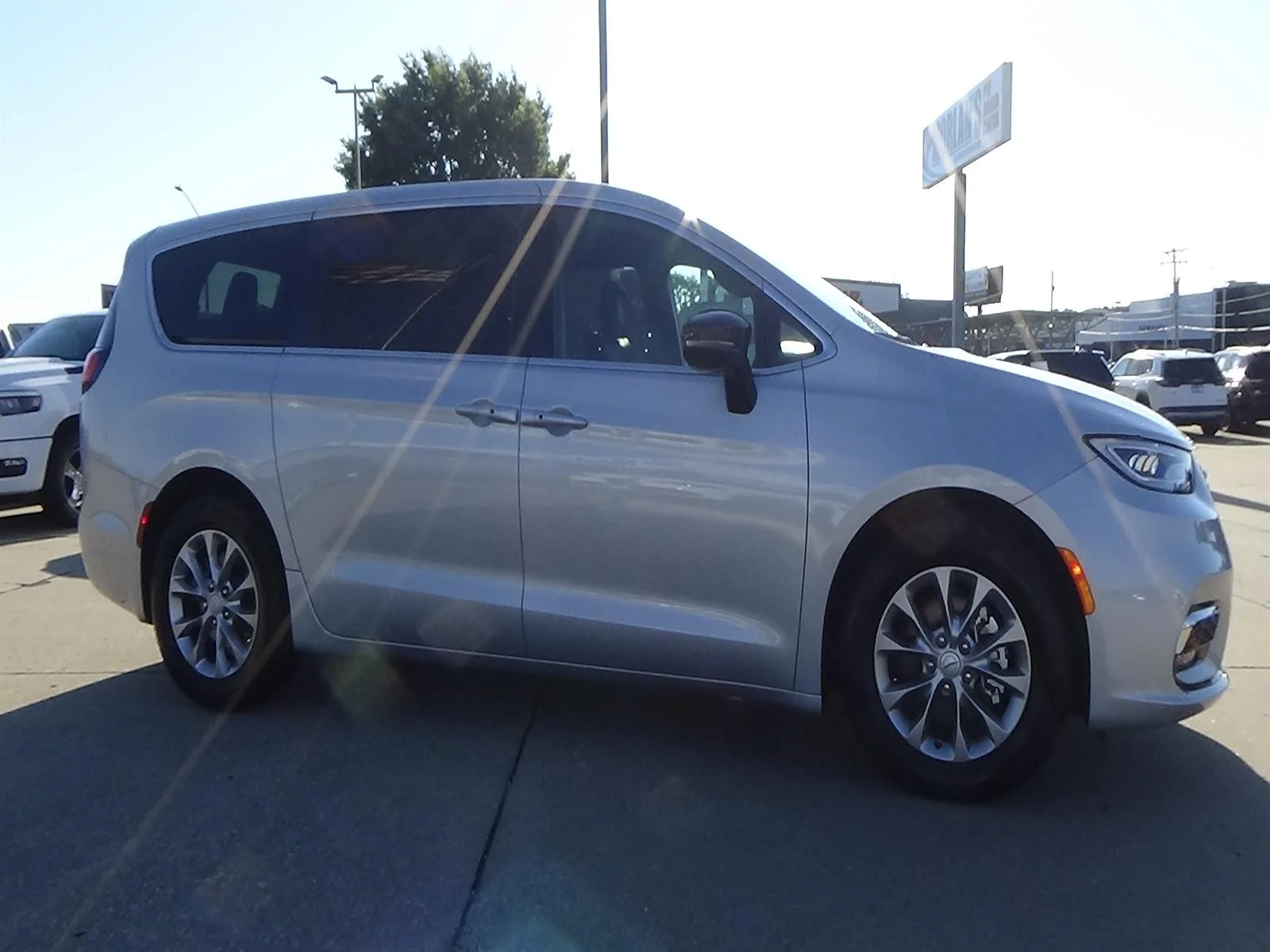 Certified Used 2026 Silver Mist Clear Coat (pse) Chrysler Limited image 5