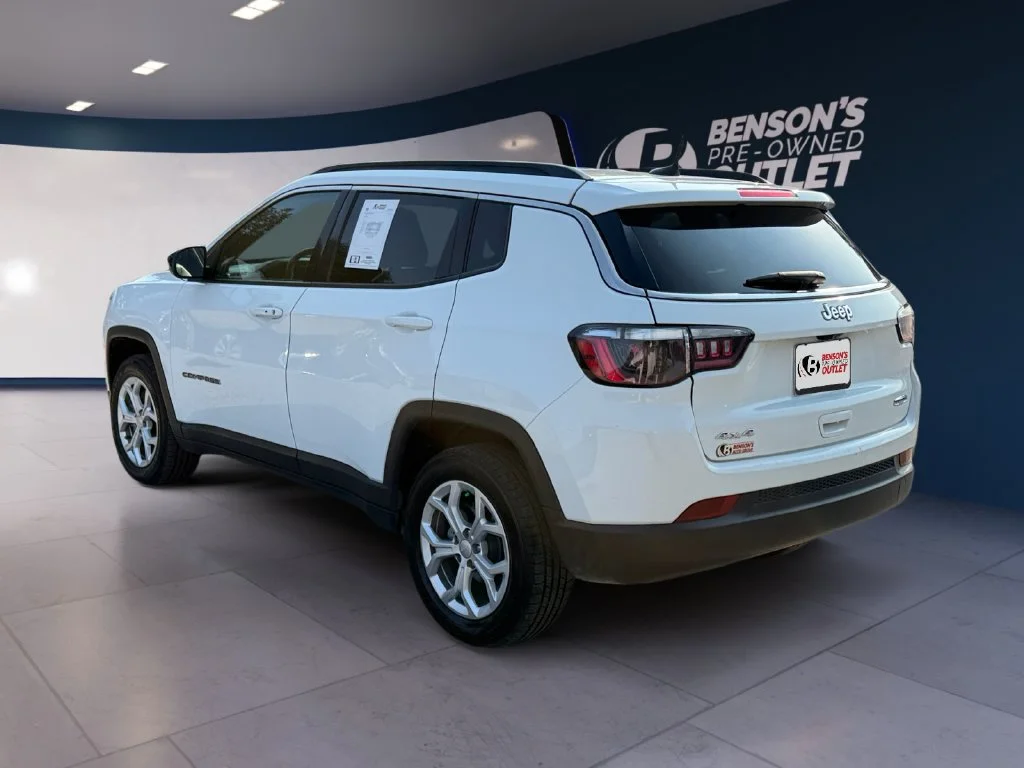 Used 2024 White Jeep Latitude image 3