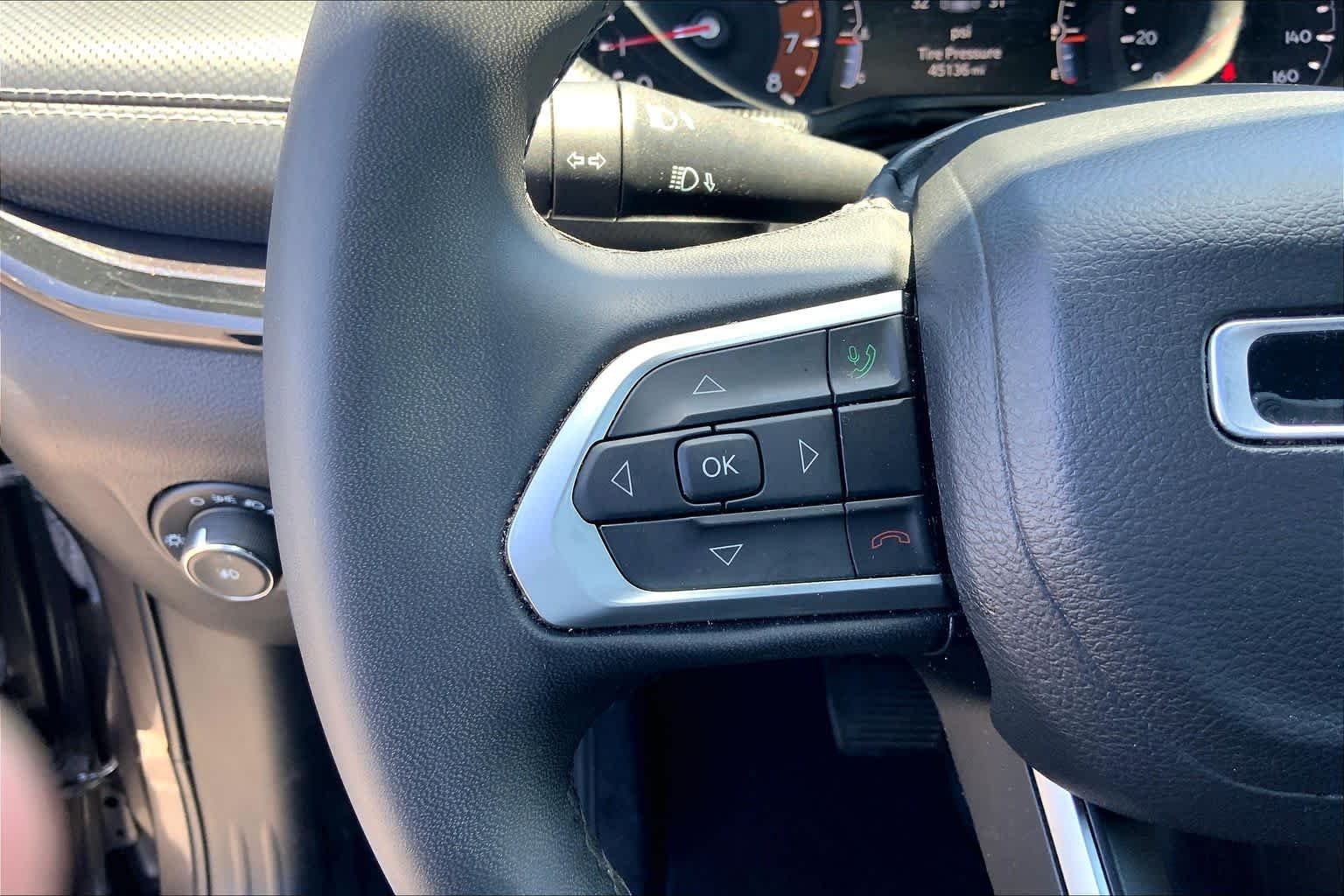 Used 2023 Granite Crystal Metallic Clearcoat Jeep Altitude image 23
