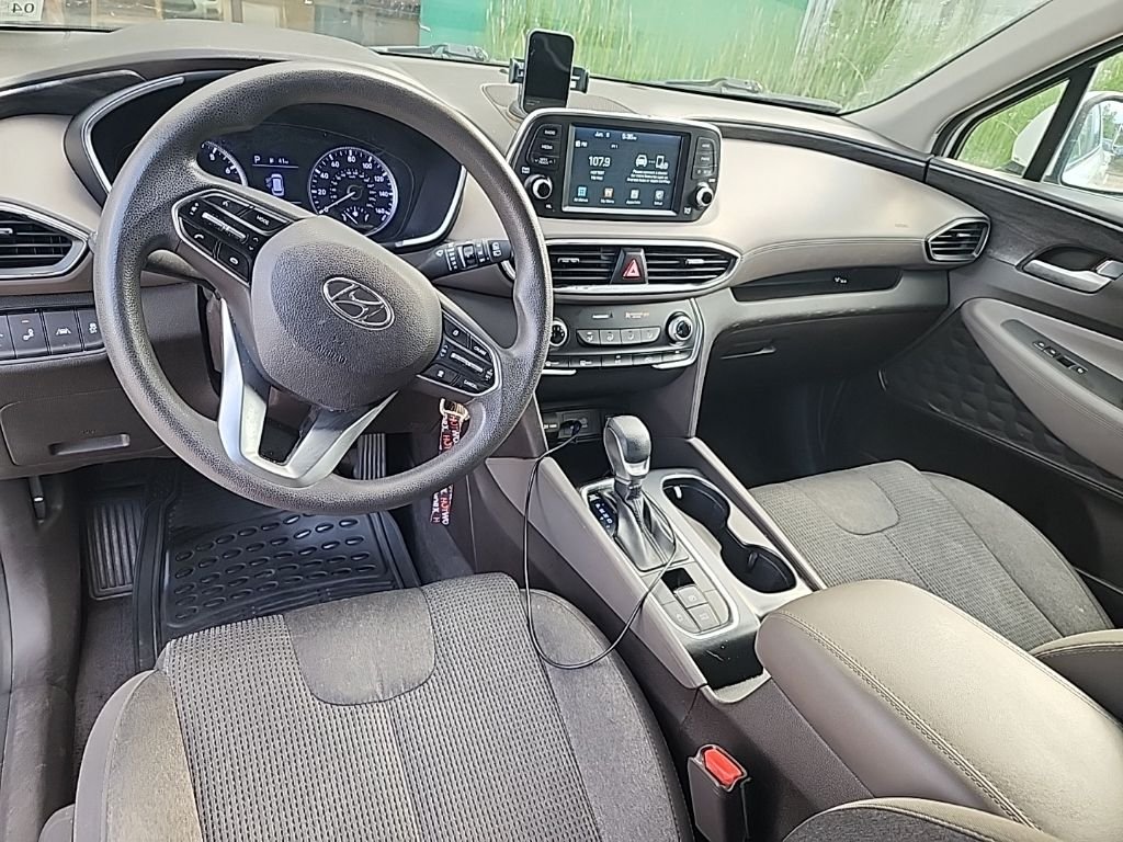 Used 2019 Gray Hyundai SE image 4
